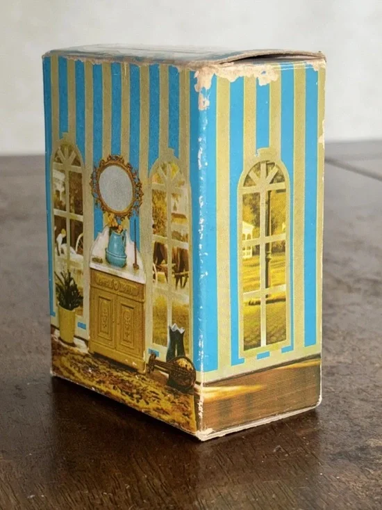 Avon ENGLISH PROVINCIAL Victorian Washstand,Cologne, Bath Oil, Powder Sachet VTG - Picture 8 of 16